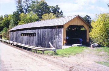 Westford Bridge. Photo
by Dick Roy, Sept. 29, 2001